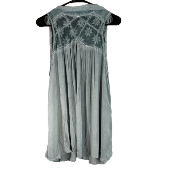 Free People  Light Blue Gauze Women's size small .   LTOP723 - Picture 2 of 3